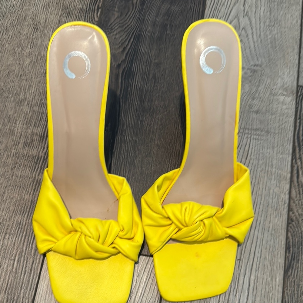 Vibrant Yellow Knotted Slippers